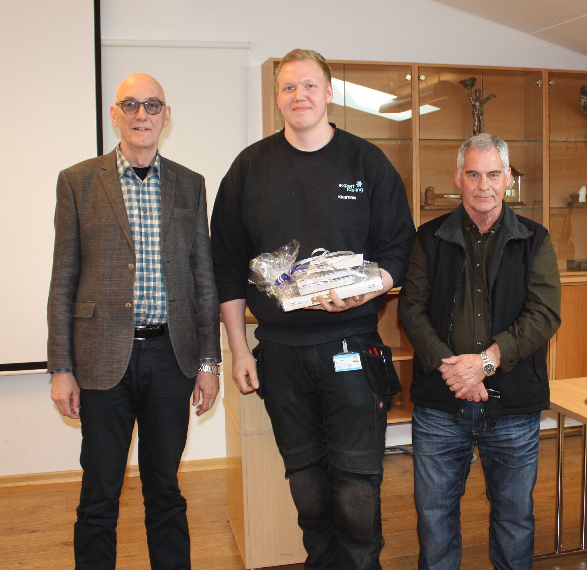 Afhending 22 sveinsbréfa í málmiðnaði