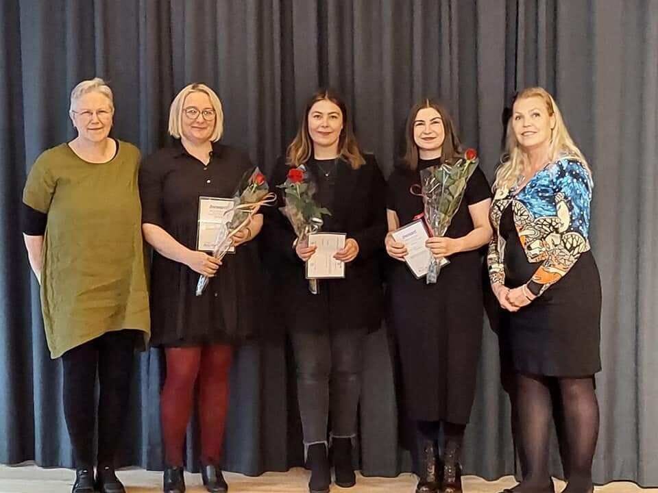 Afhending á sveinsbréfi í klæðskera- og kjólasaum