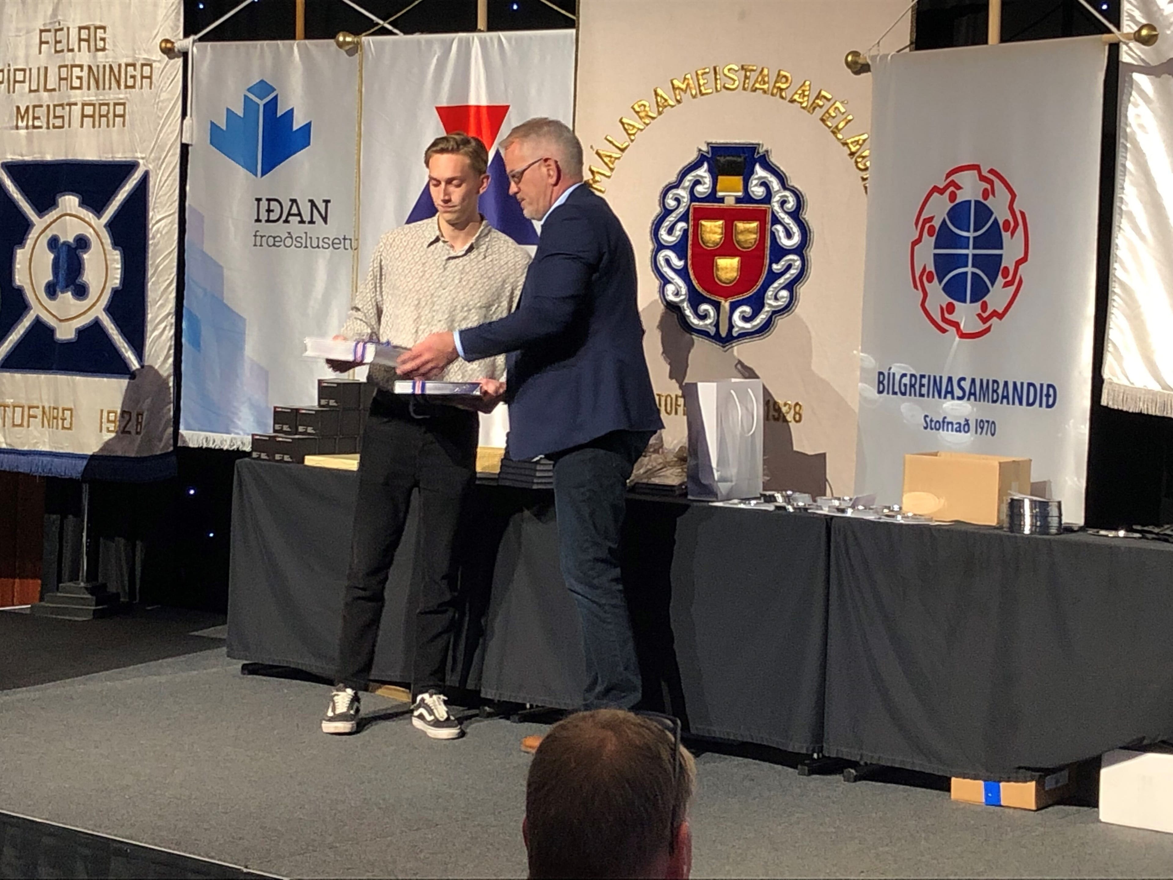 Átta fá sveinsbréf í blikksmíði