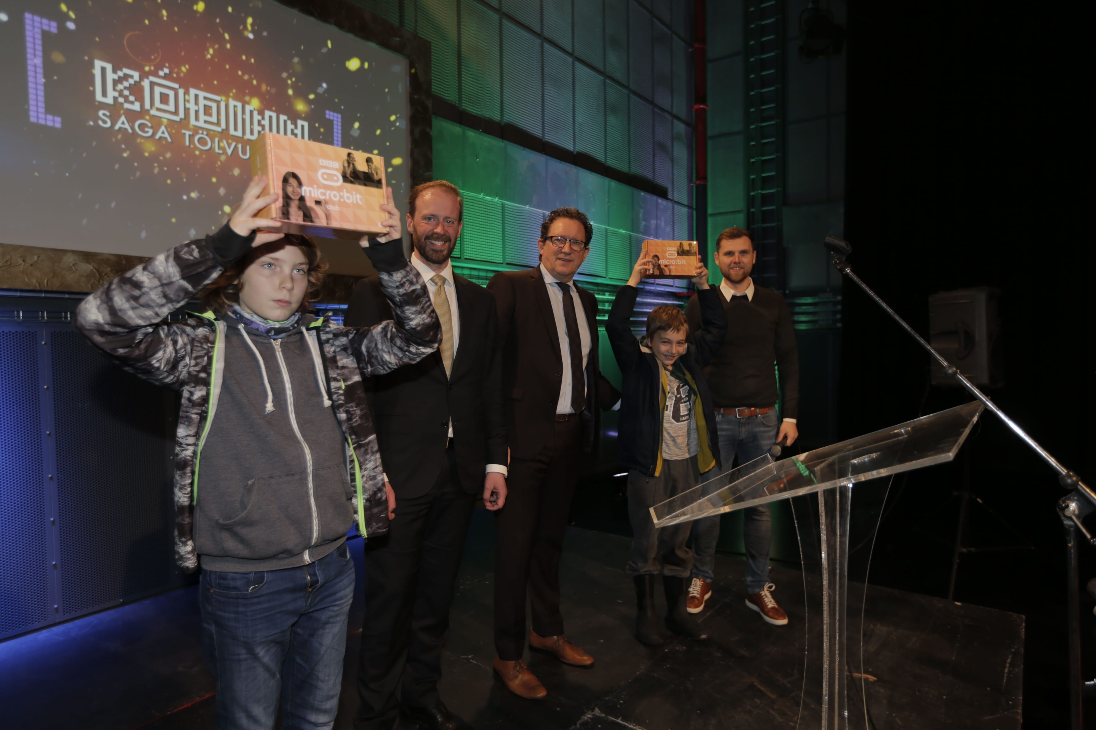 Hátt í 5.000 nemendur fá Microbit smátölvur
til að forrita