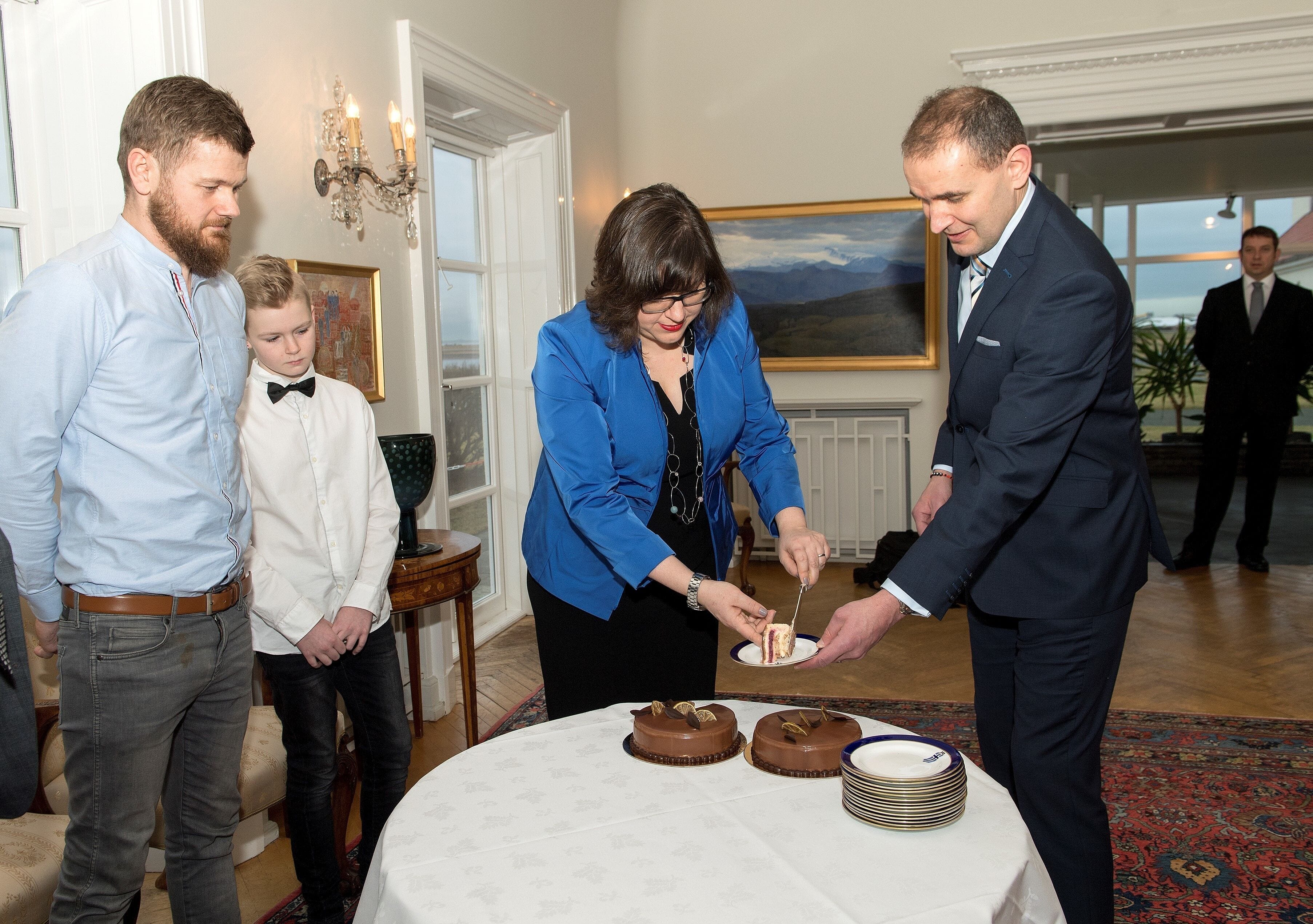 Kaka ársins afhent á Bessastöðum