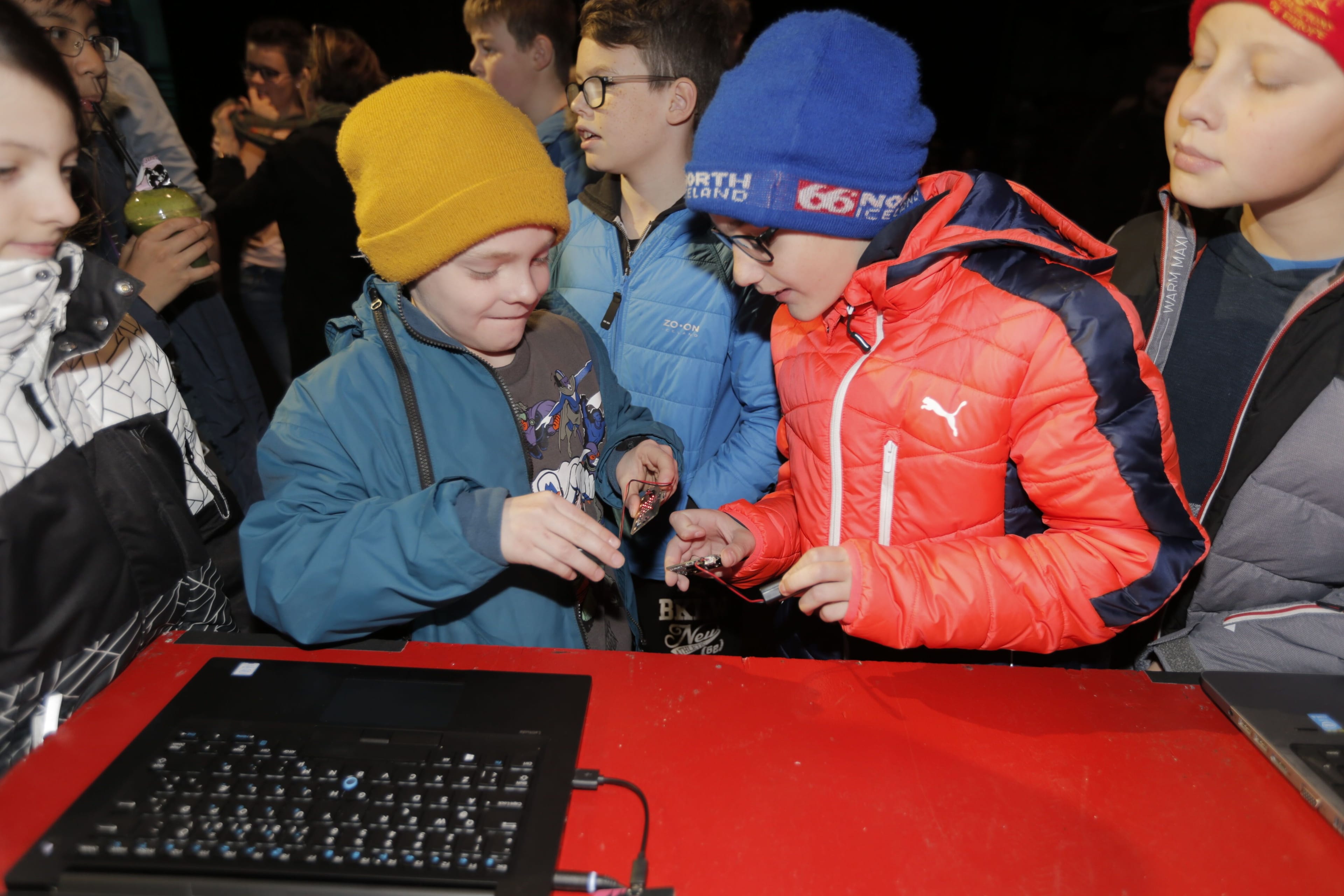Krakkar geta núna forritað á íslensku í micro:bit