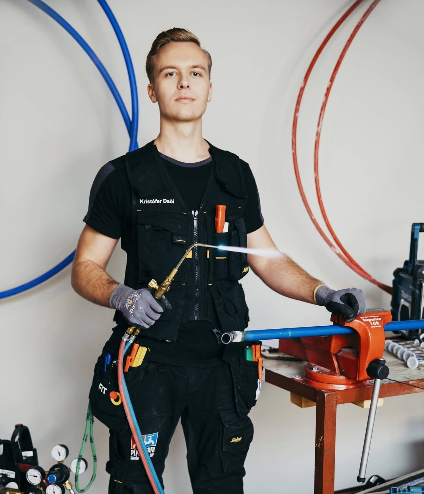 Kristófer Kárason keppir í pípulögnum í EuroSkills