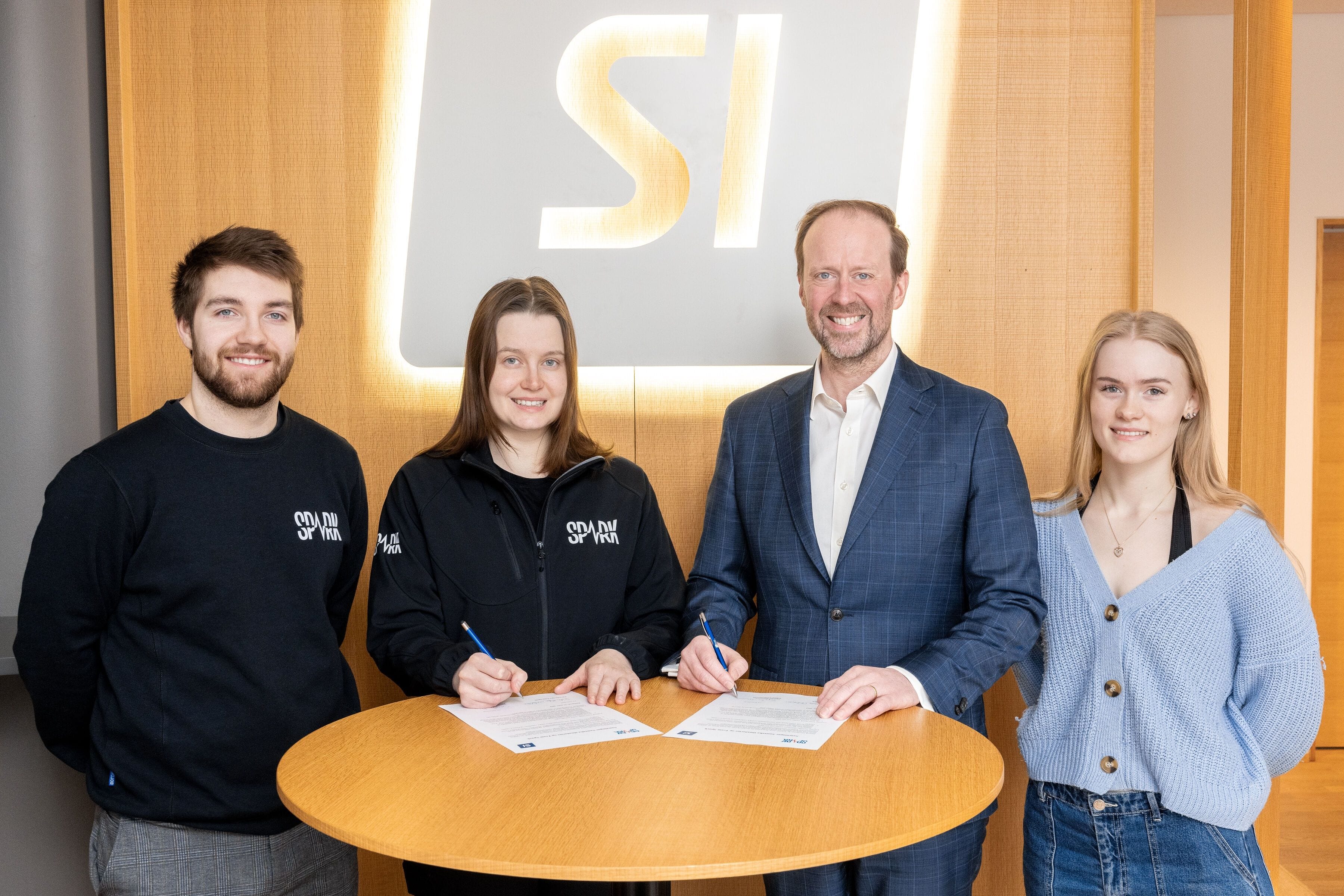 SI bakhjarl Team Spark sem smíðar rafkappakstursbíl