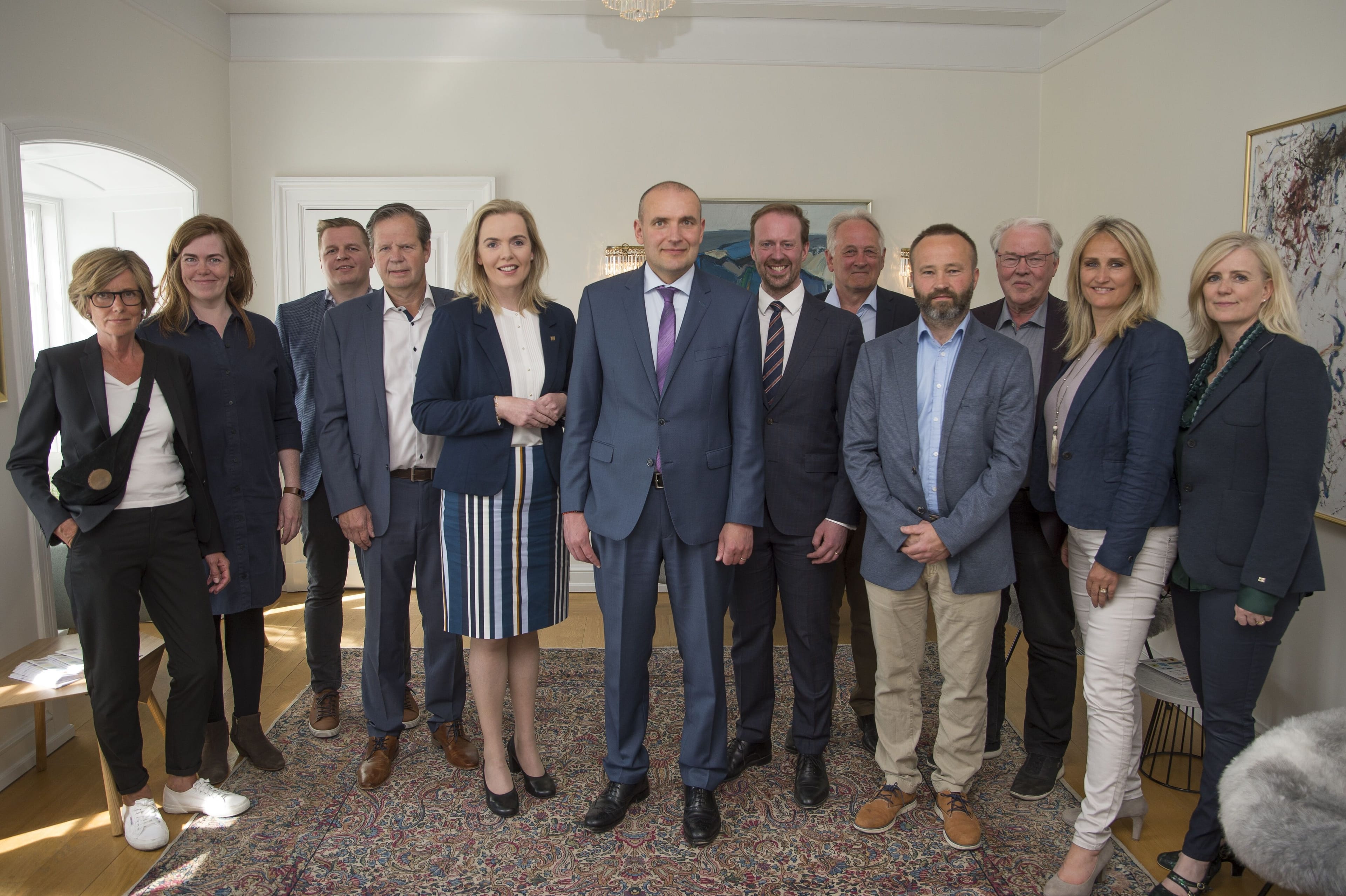 SI fagna íslenskum húsgögnum í suðurstofu Bessastaða