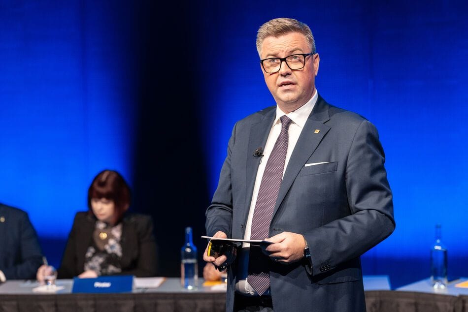 Si_kosningafundur_harpa-15