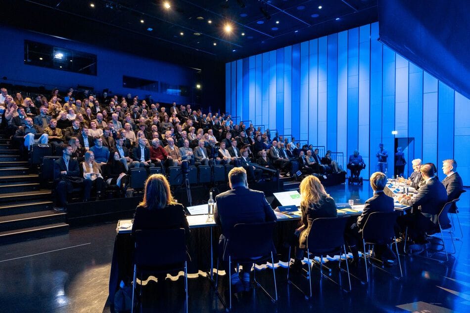 Si_kosningafundur_harpa-46