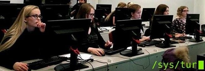 Stelpur forrita með Skema og /syst/rum