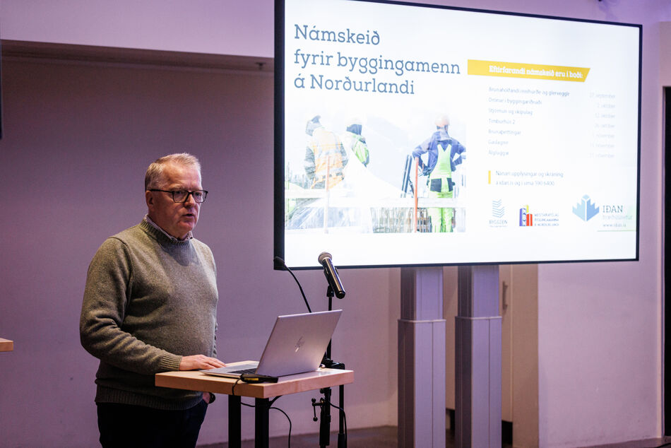 RS2593_Idan_Akureyri11192025-121