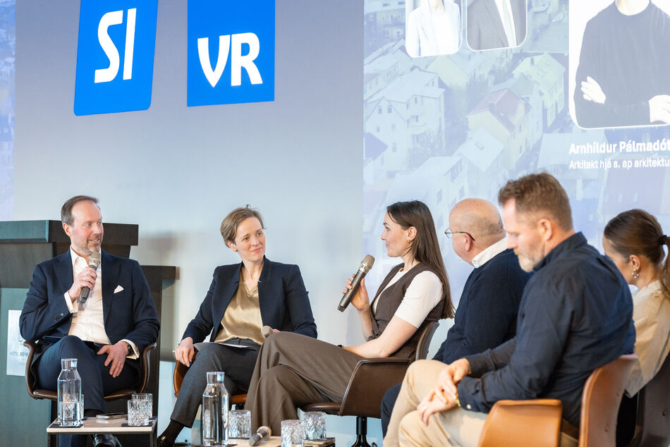 Si_vr_fundur_um_husnaedismal_grand_a-13