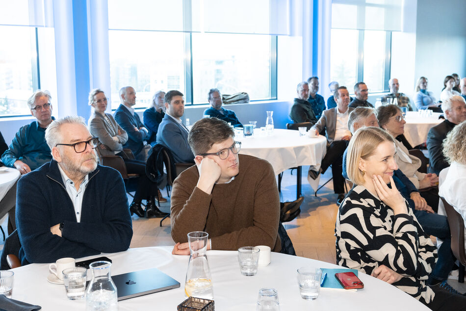 Si_vr_fundur_um_husnaedismal_grand_a-8